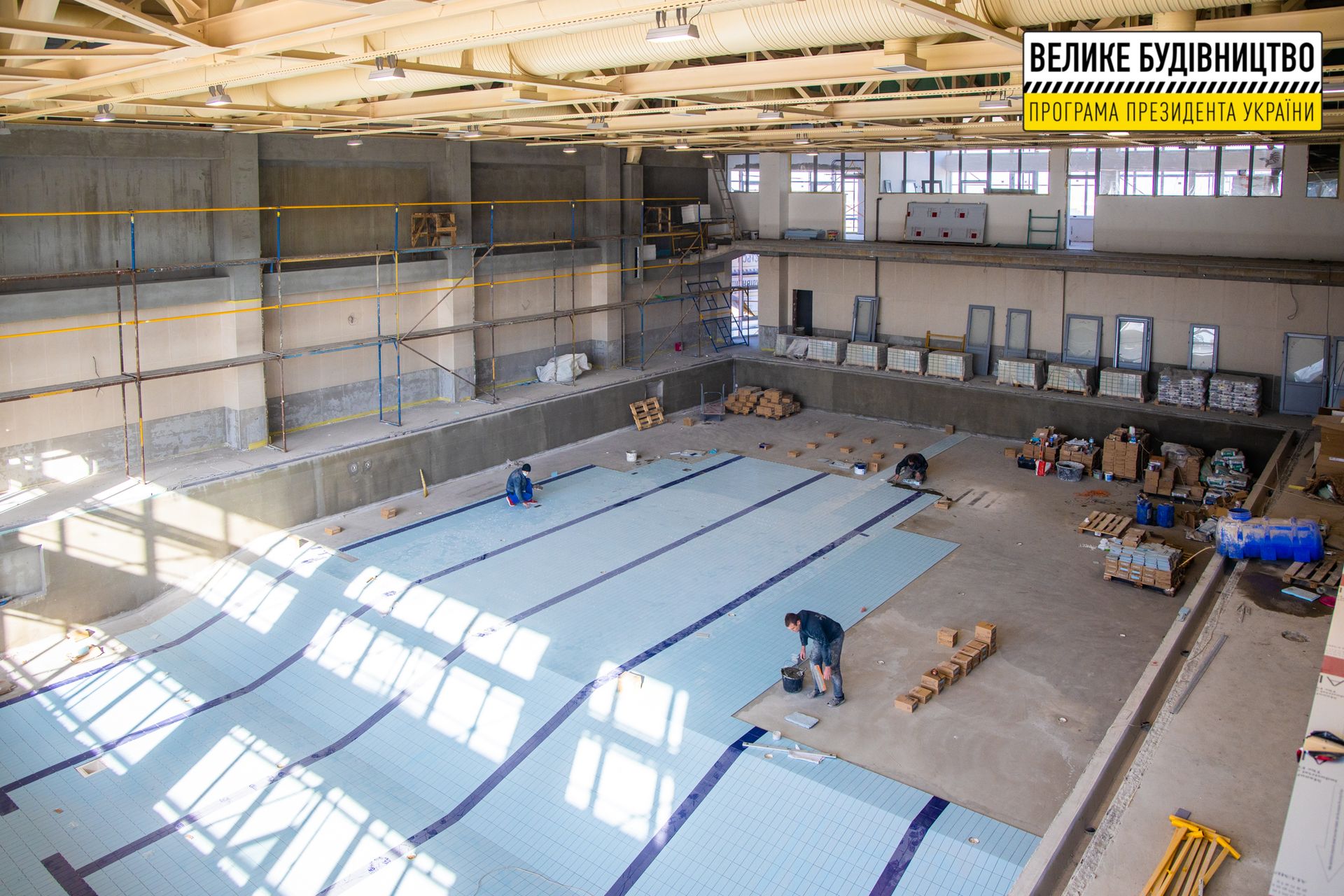 Для взрослых и детей: в Слобожанском завершают строительство бассейна