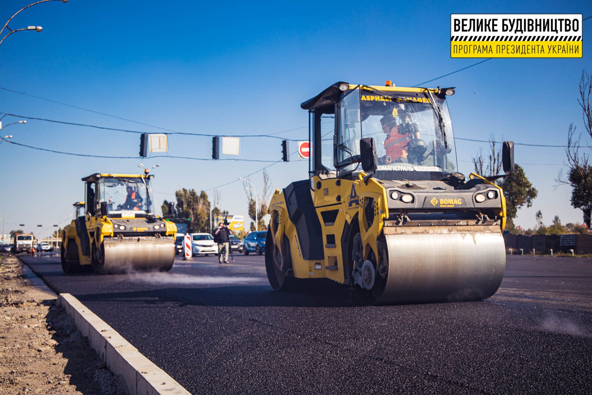 Стелют финишное покрытие: дорожники обновляют трассу Днепр-Павлоград