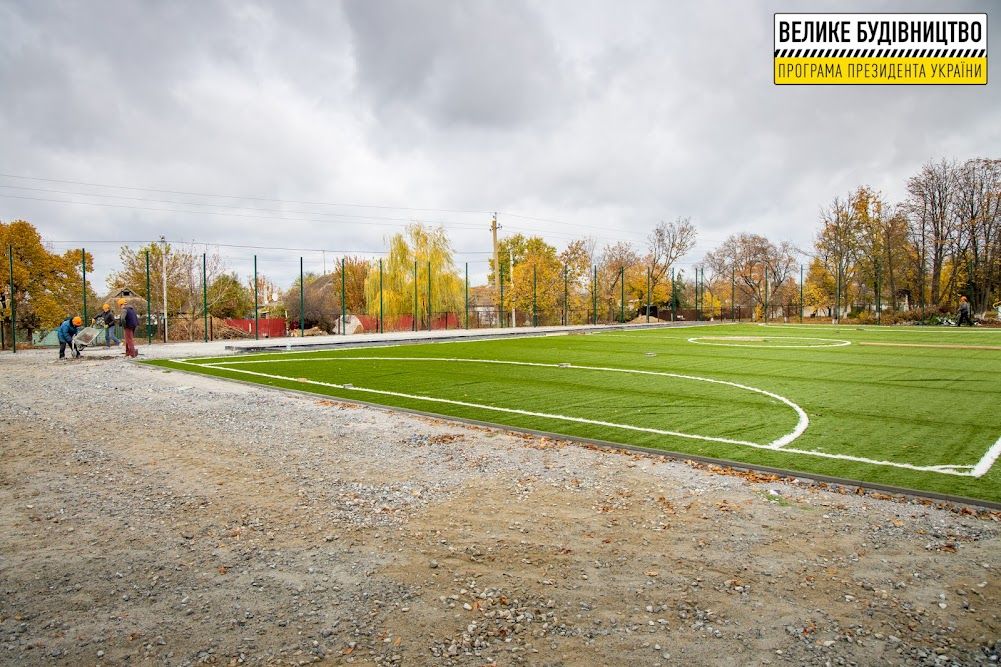 В Покровском лицее обновляют стадион