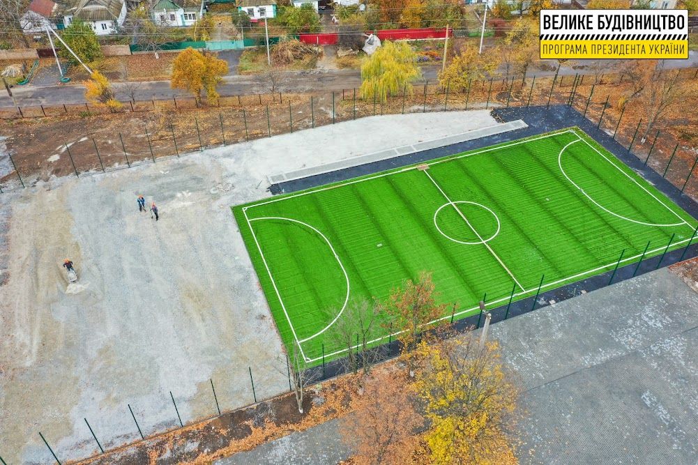 В Покровском лицее обновляют стадион