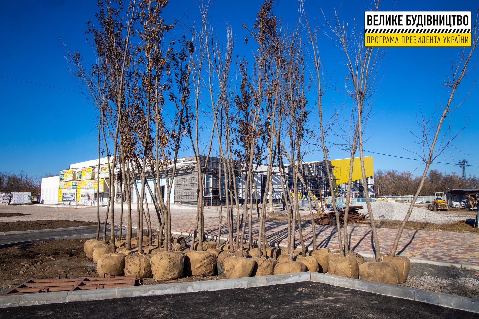 «Вырастает» яркий спортобъект вблизи центрального парка: готовность никопольского бассейна – почти 90%