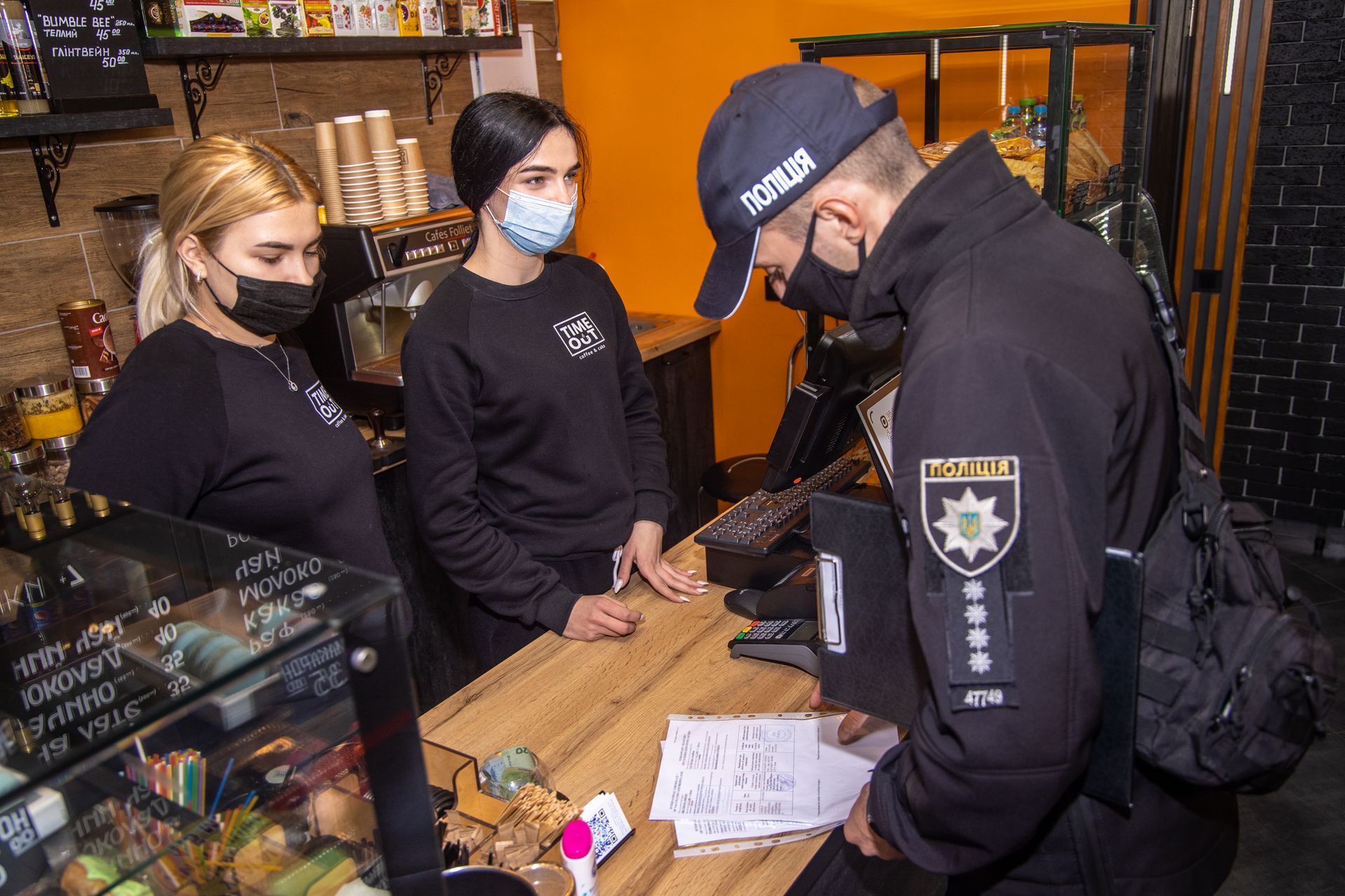 Карантинные рейды в Новомосковске: представители полиции ежедневно проверяют 25 объектов