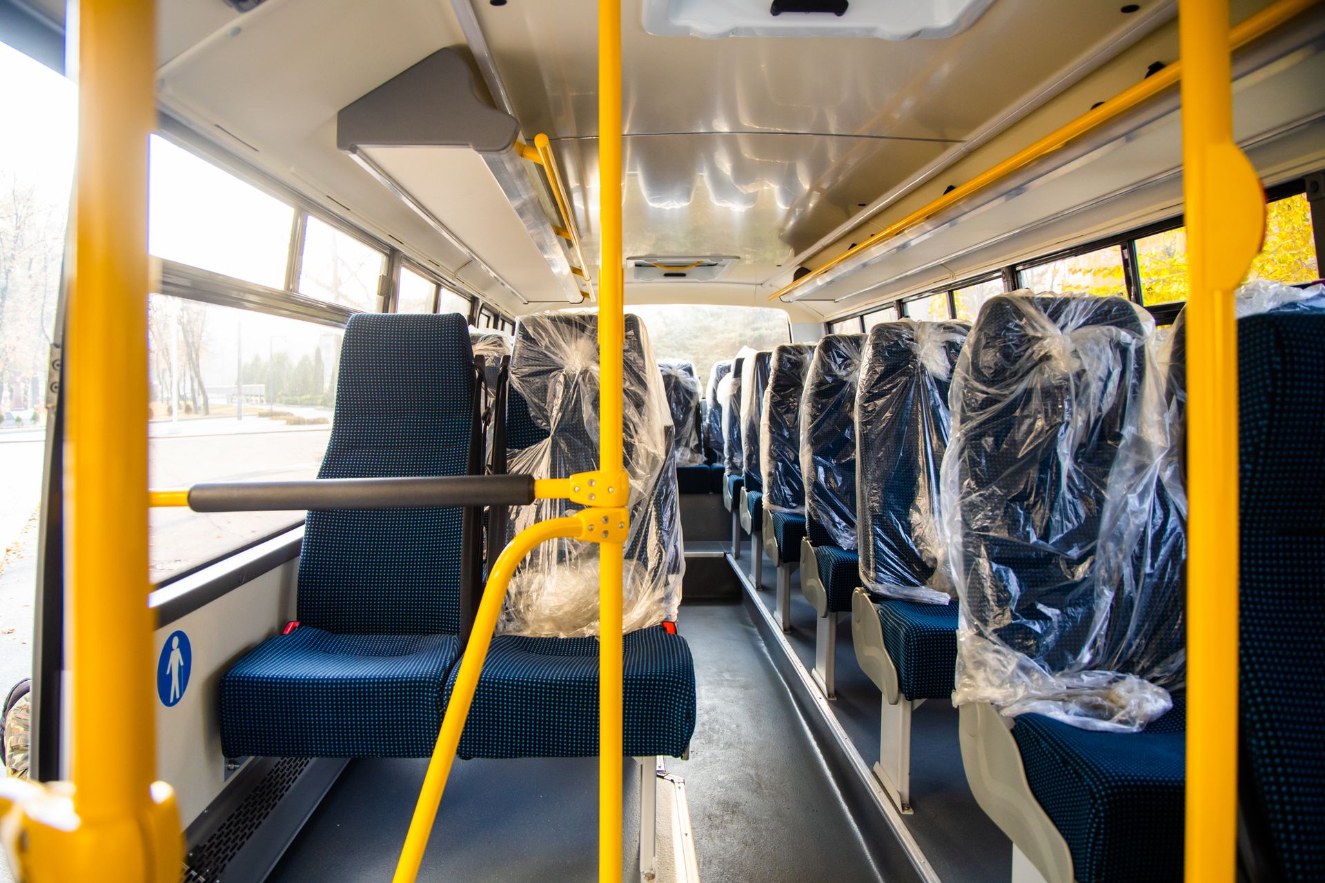 Медучреждениям Днепропетровщины передали автобусы