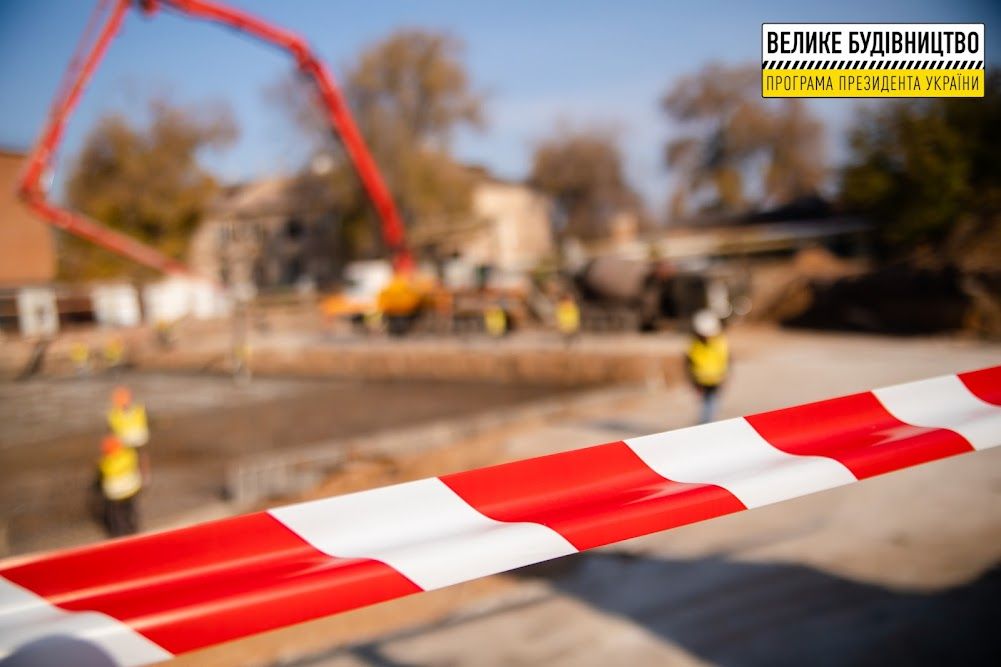 Современный дизайн и технологии энергосбережения: в Кривом Роге строят двухэтажный бассейн