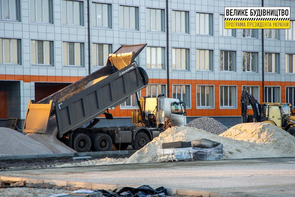 В Петропавловском лицее №2 обновляют стадион