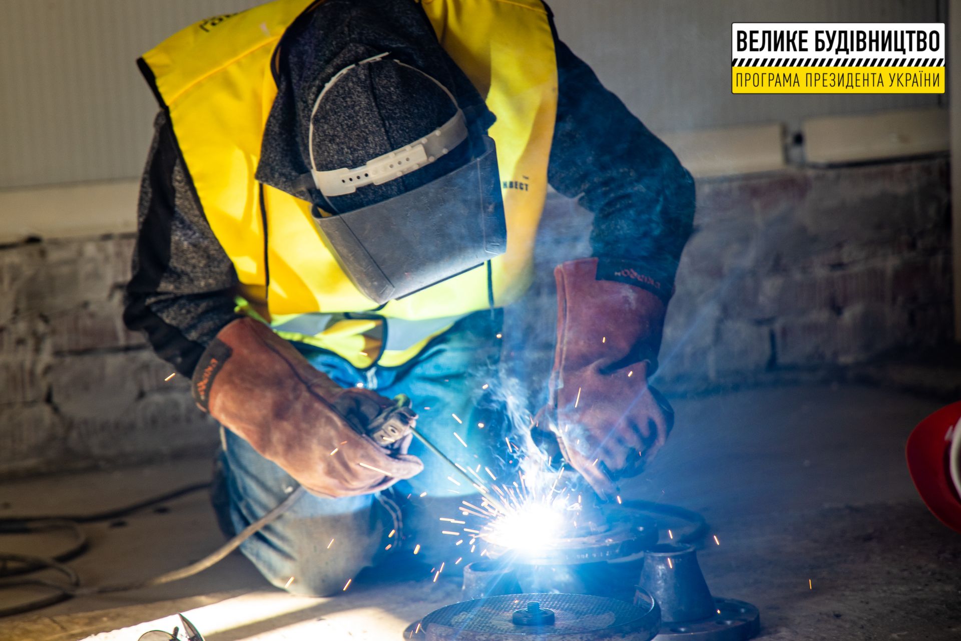 «Вырастает» яркий спортобъект вблизи центрального парка: готовность никопольского бассейна – почти 90%