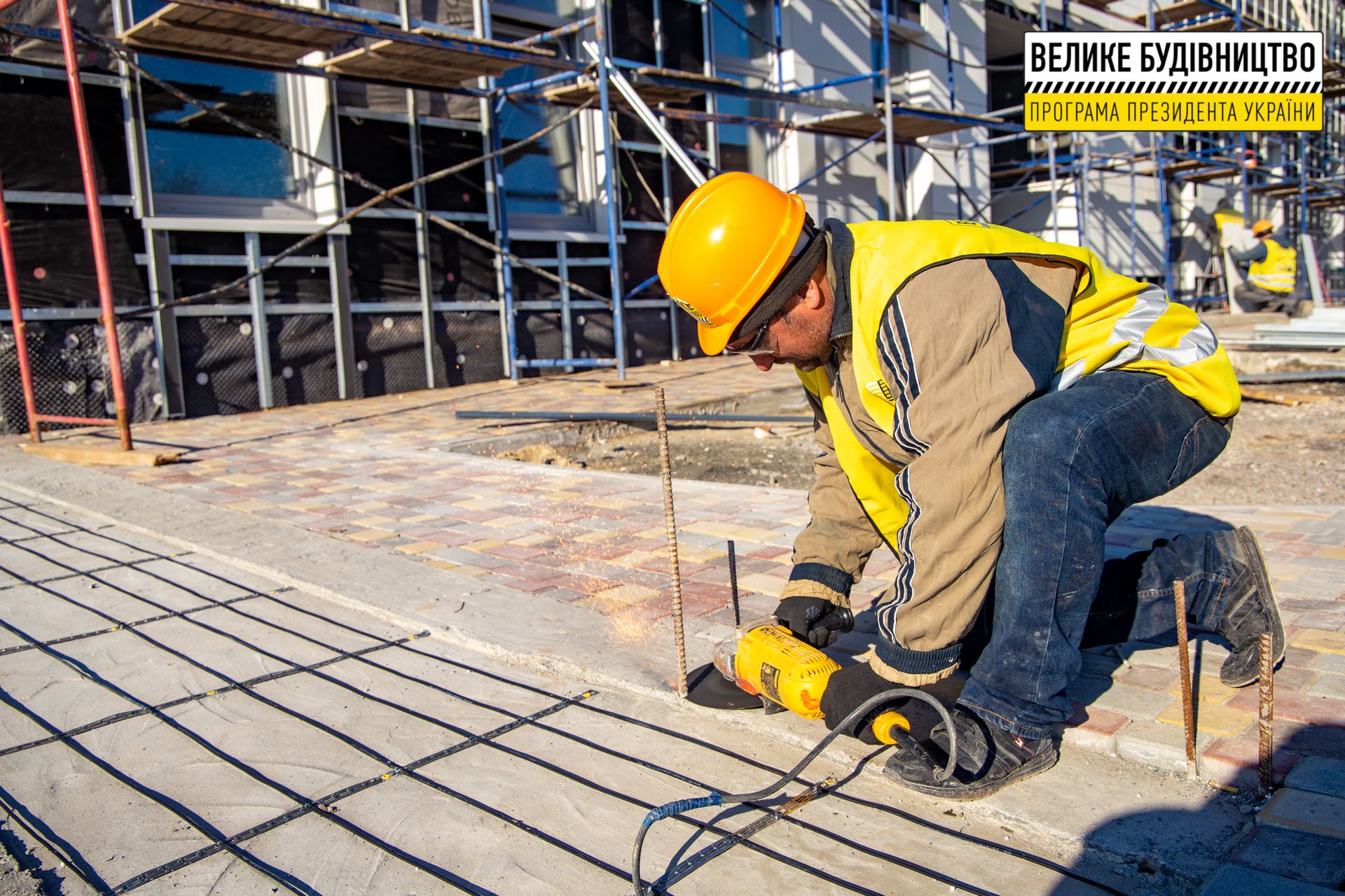 «Вырастает» яркий спортобъект вблизи центрального парка: готовность никопольского бассейна – почти 90%