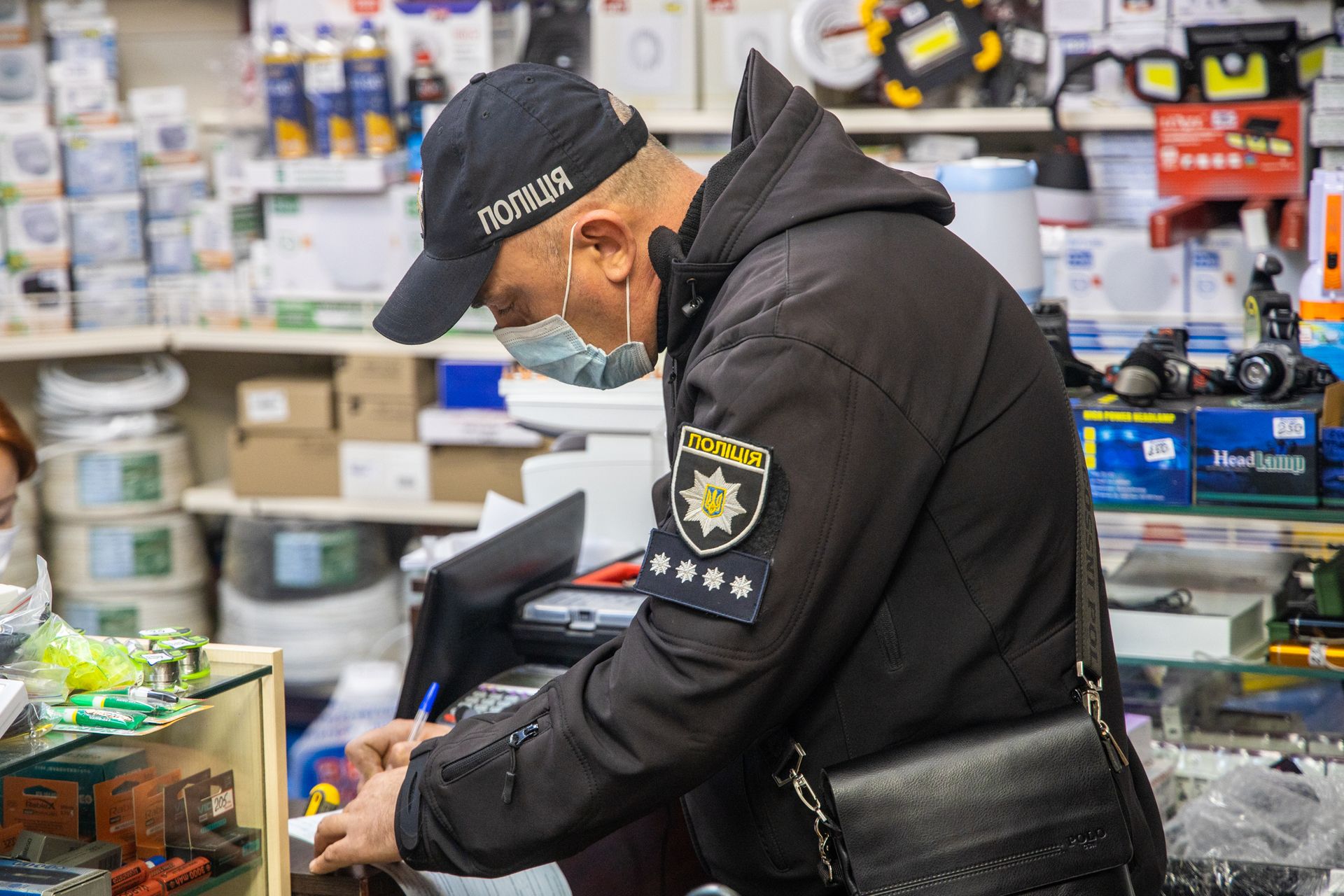 Карантинные рейды в Новомосковске: представители полиции ежедневно проверяют 25 объектов