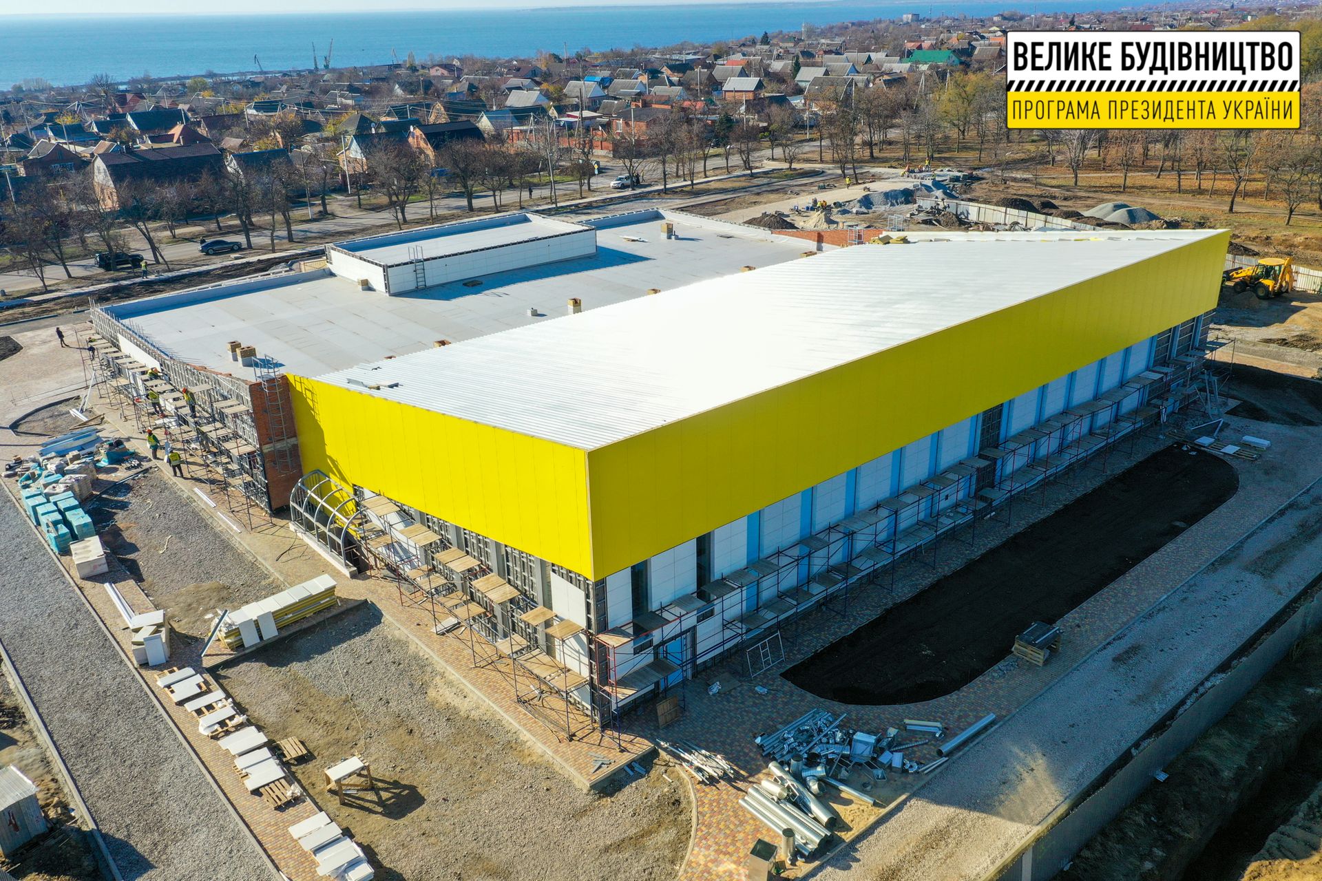 «Вырастает» яркий спортобъект вблизи центрального парка: готовность никопольского бассейна – почти 90%