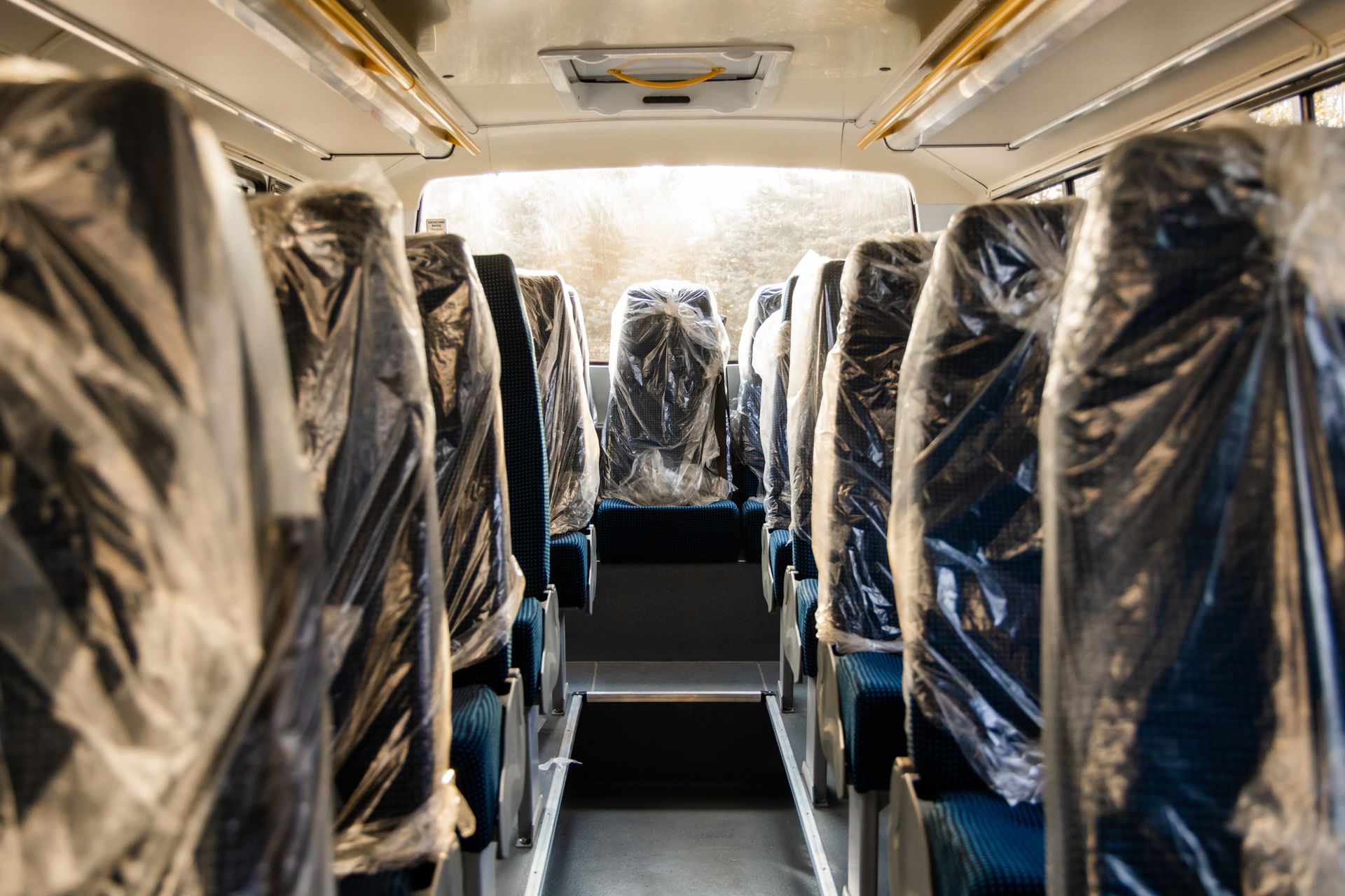 Медучреждениям Днепропетровщины передали автобусы