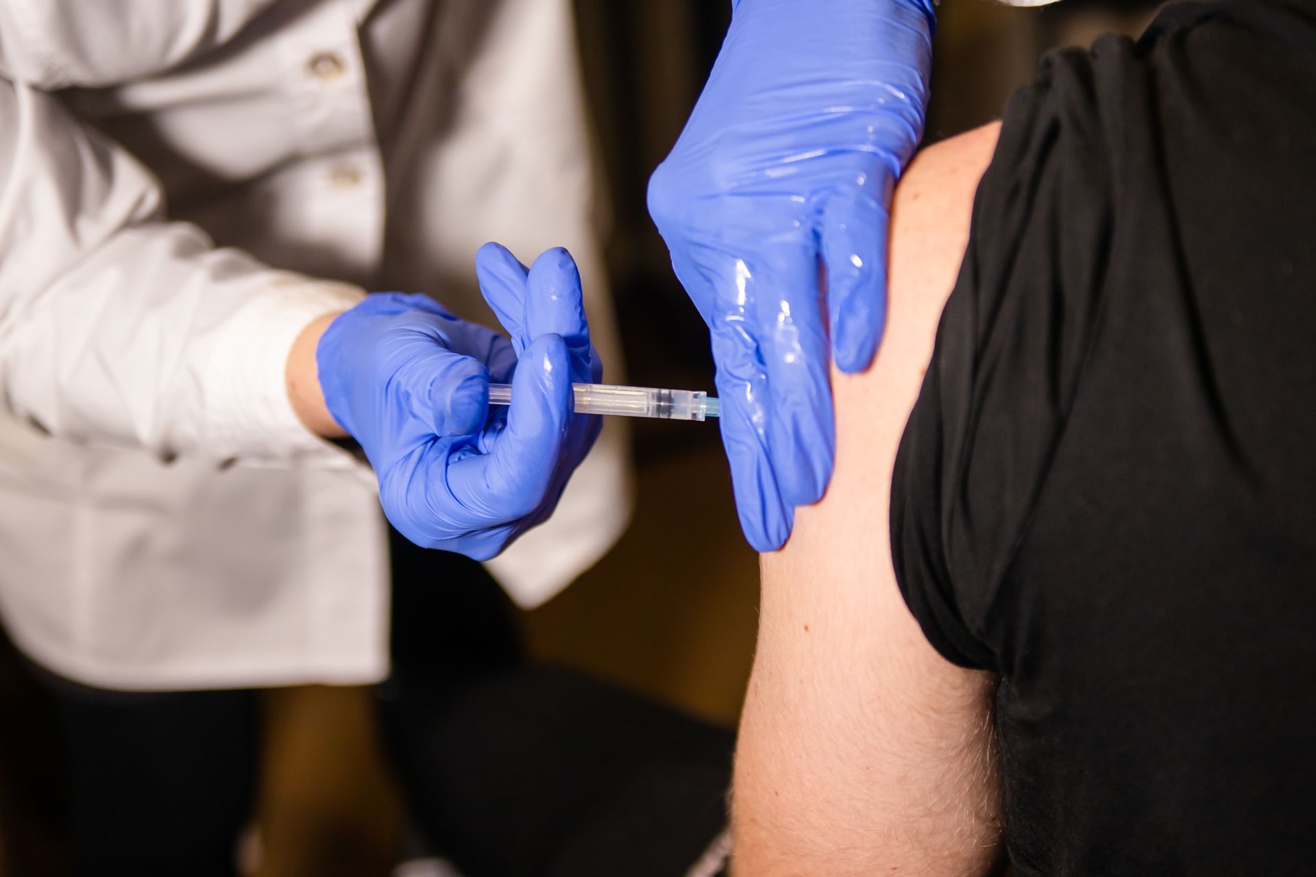 На Днепропетровщине ежедневно делают почти 30 тысяч прививок от Covid-19