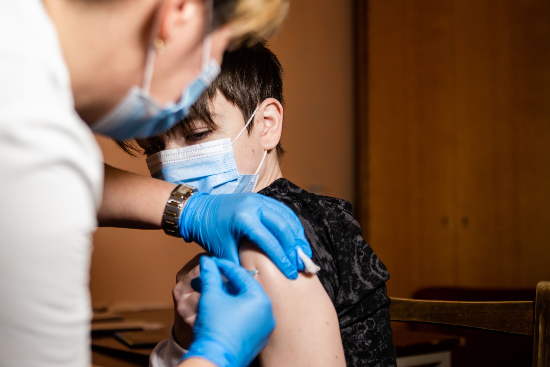 На Днепропетровщине от COVID-19 вакцинировались 3,5 тысячи подростков