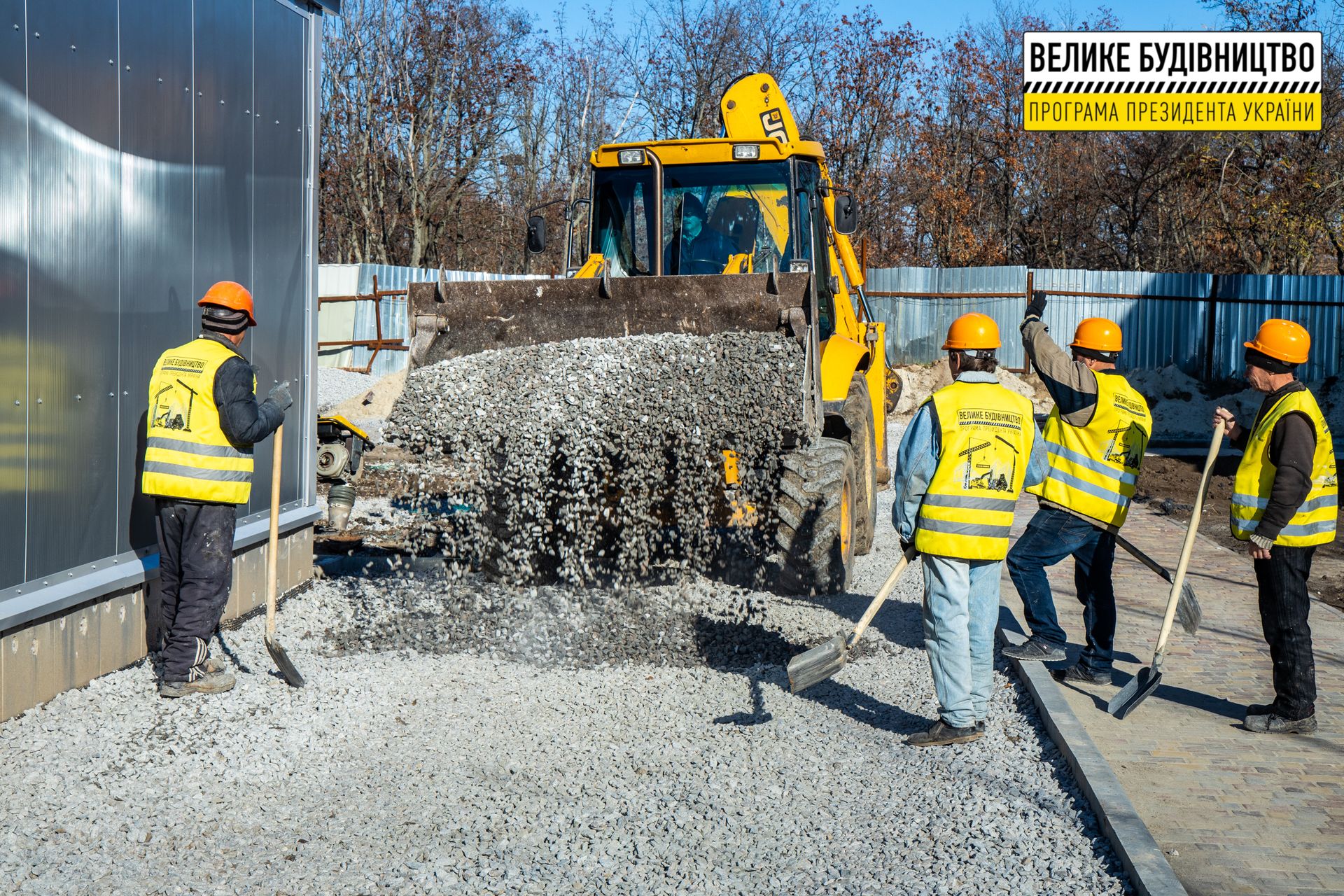 «Вырастает» яркий спортобъект вблизи центрального парка: готовность никопольского бассейна – почти 90%