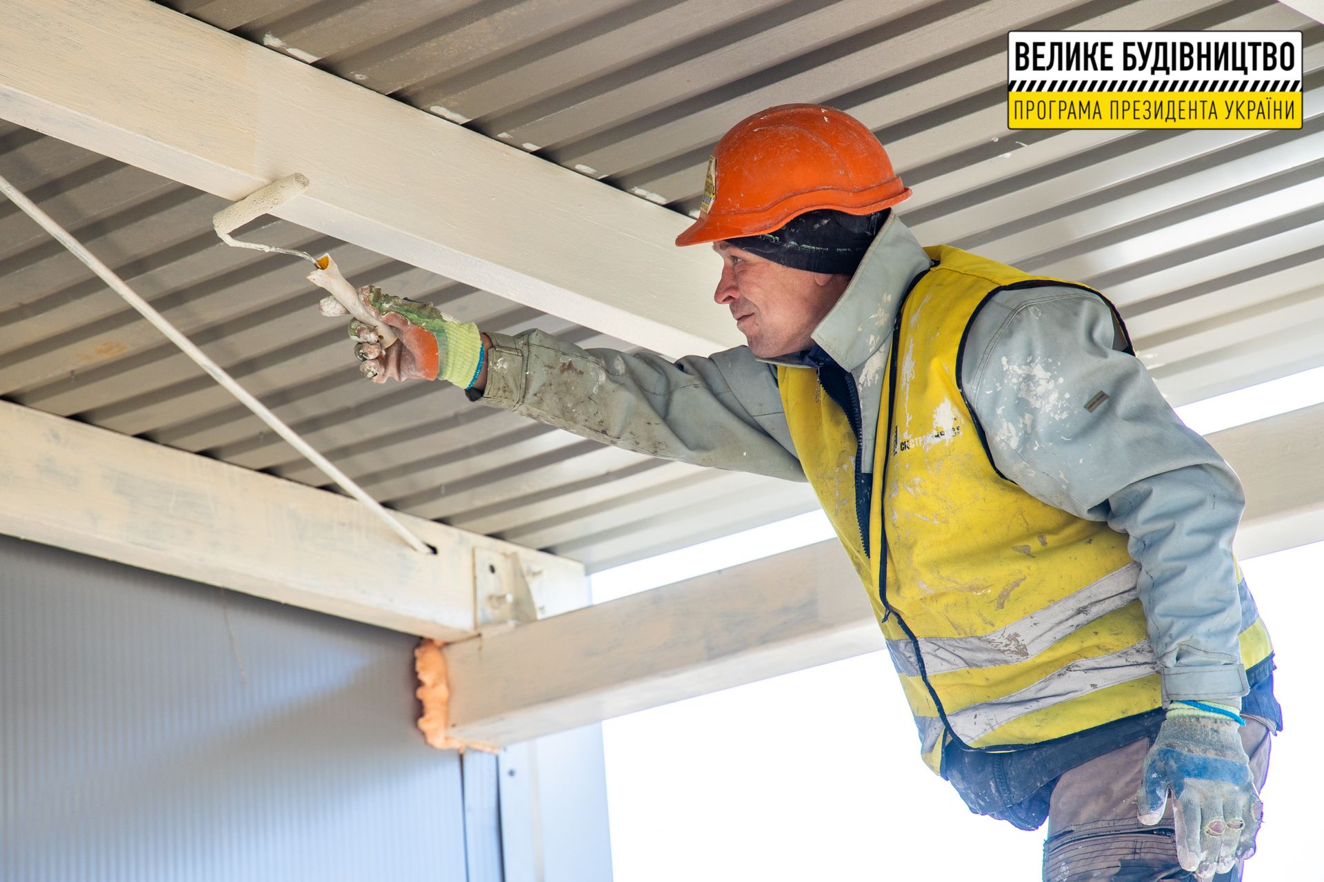 «Вырастает» яркий спортобъект вблизи центрального парка: готовность никопольского бассейна – почти 90%