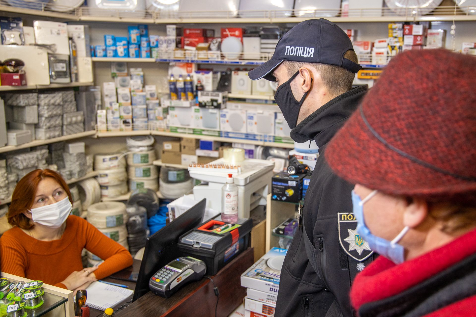 Карантинные рейды в Новомосковске: представители полиции ежедневно проверяют 25 объектов