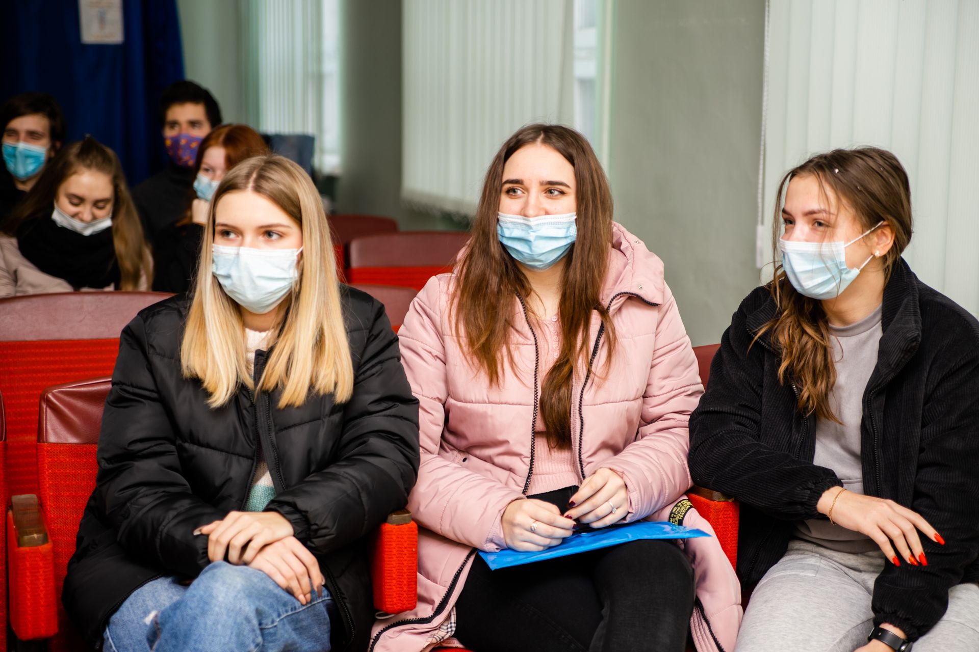 На Днепропетровщине от COVID-19 вакцинировались 3,5 тысячи подростков