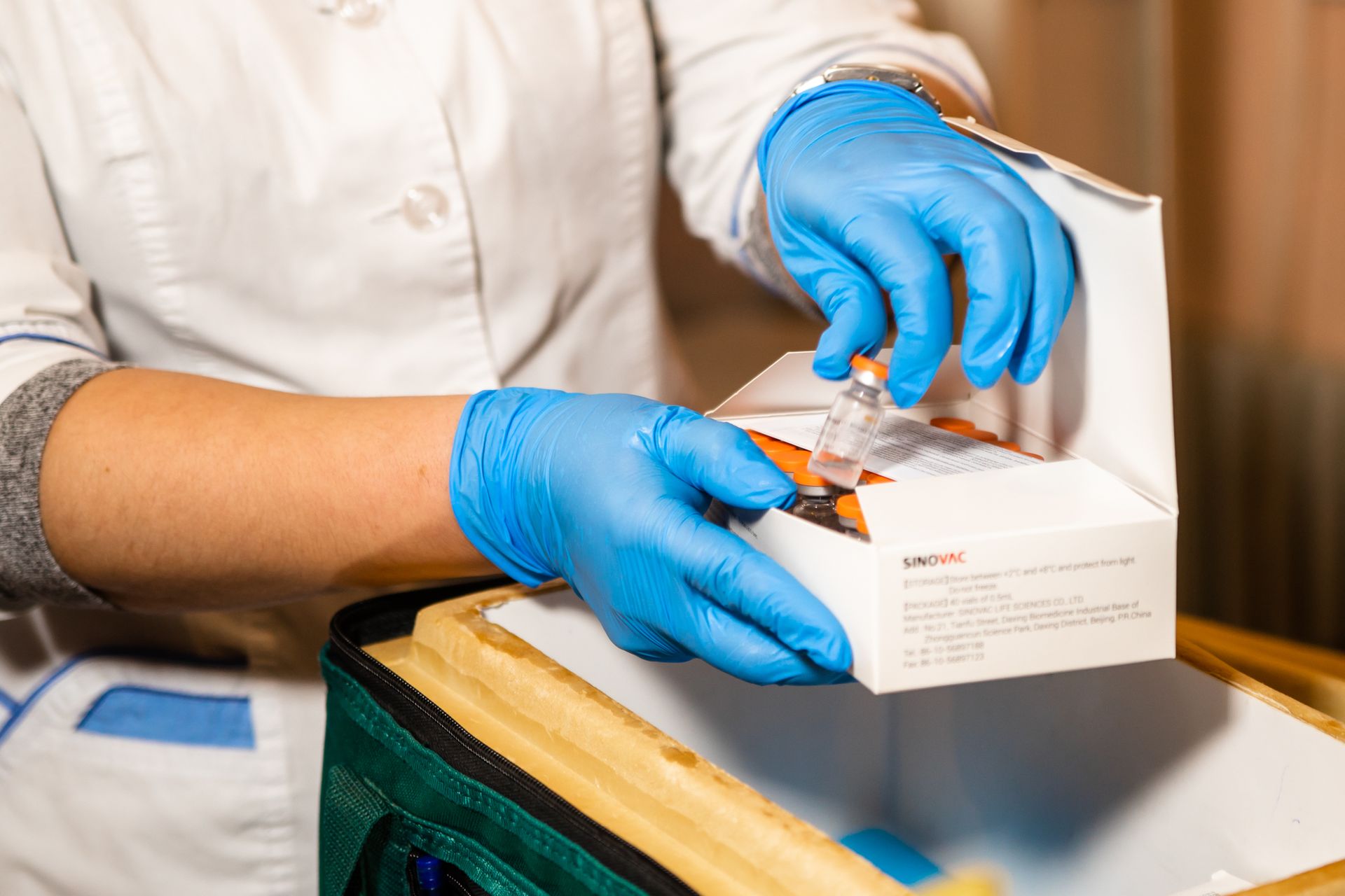 На Днепропетровщине от COVID-19 вакцинировались 3,5 тысячи подростков