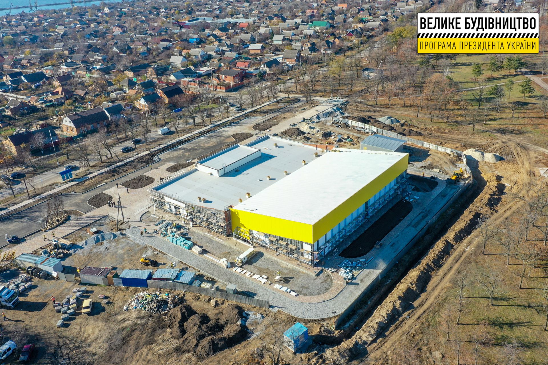 «Вырастает» яркий спортобъект вблизи центрального парка: готовность никопольского бассейна – почти 90%