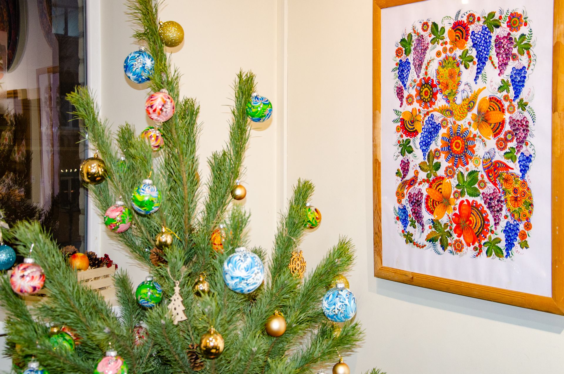 В Днепровском музее украинской живописи стартовала культурно-художественная акция «Праздничная Петриковка»