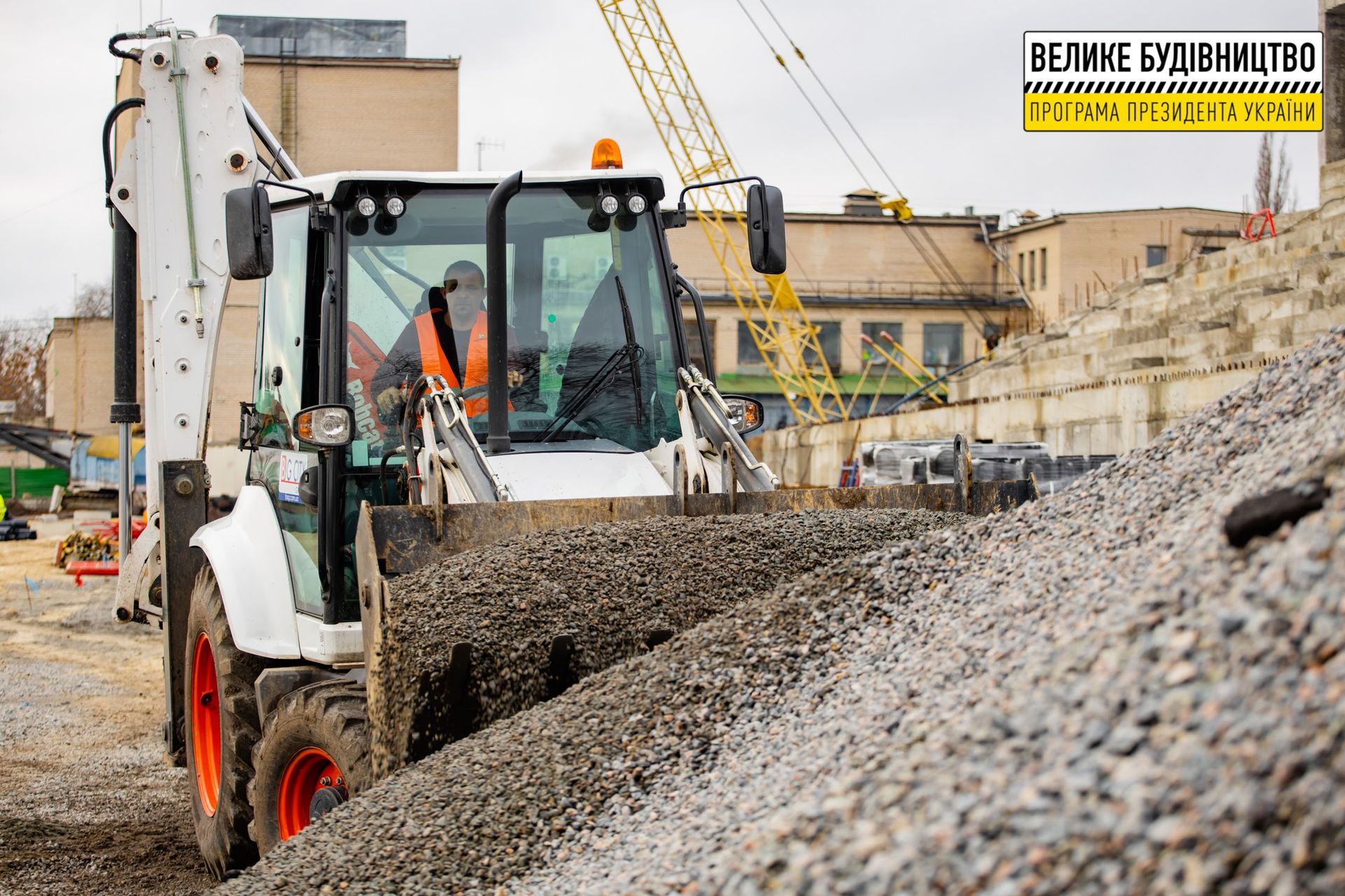 Главную спортивную арену Новомосковска обновляют впервые за полвека