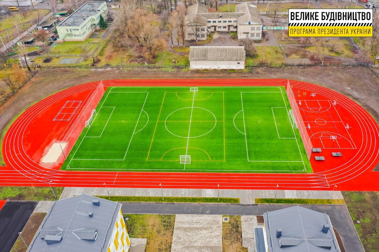 В Перещепино обновили стадион школы №1