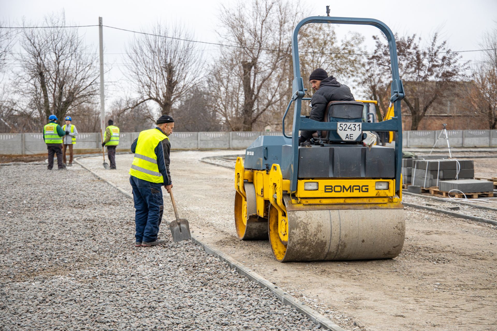 Локация, где будет бурлить спортивная жизнь: в Марганце возле школы №7 обустраивают стадион