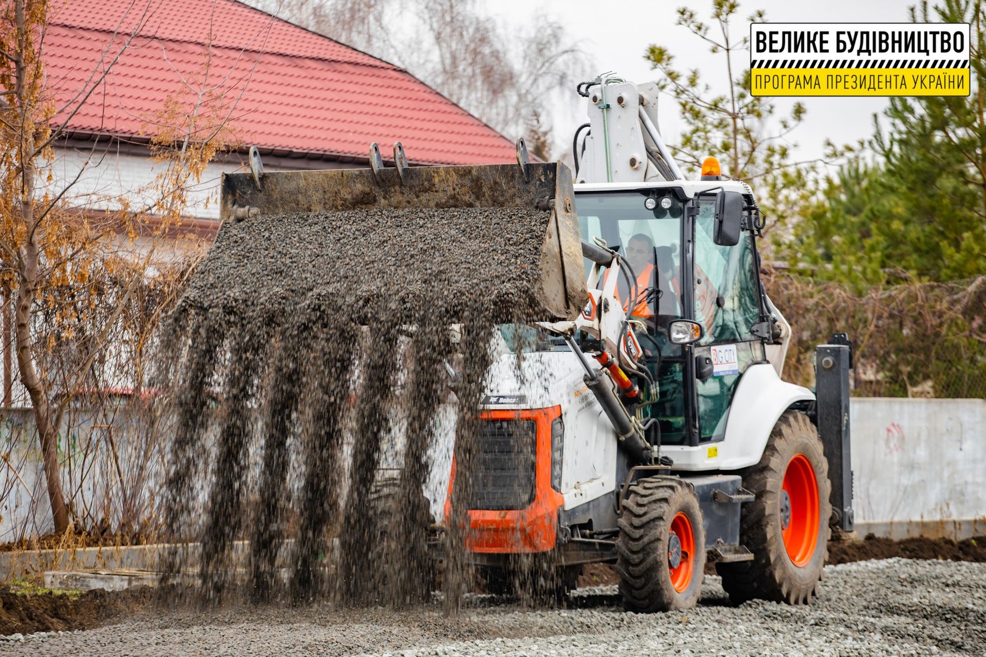 Главную спортивную арену Новомосковска обновляют впервые за полвека