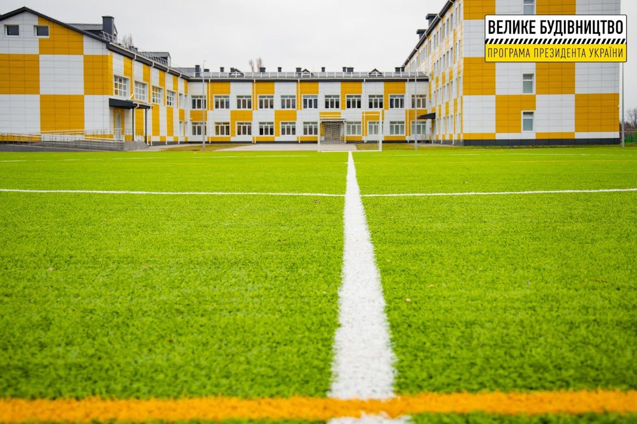 В Перещепино обновили стадион школы №1