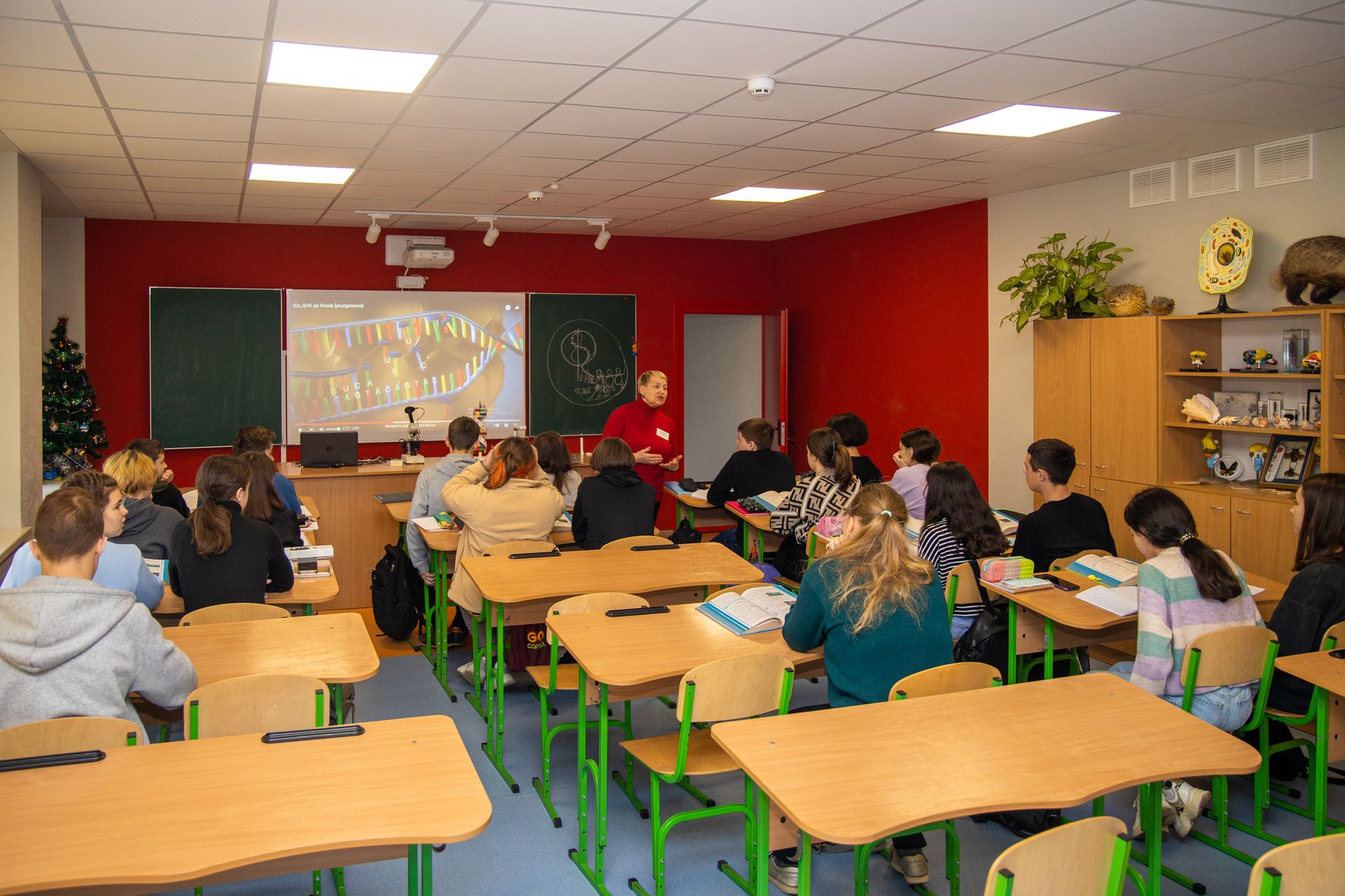 Сверхсовременный, мультимедийный, энергосберегающий: Томаковский лицей после реконструкции вдохновляет детей и учителей