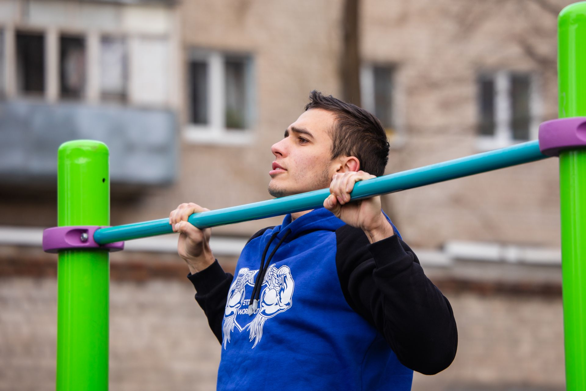 В Днепре мастер-классом по воркауту открыли мультифункциональные спортплощадки