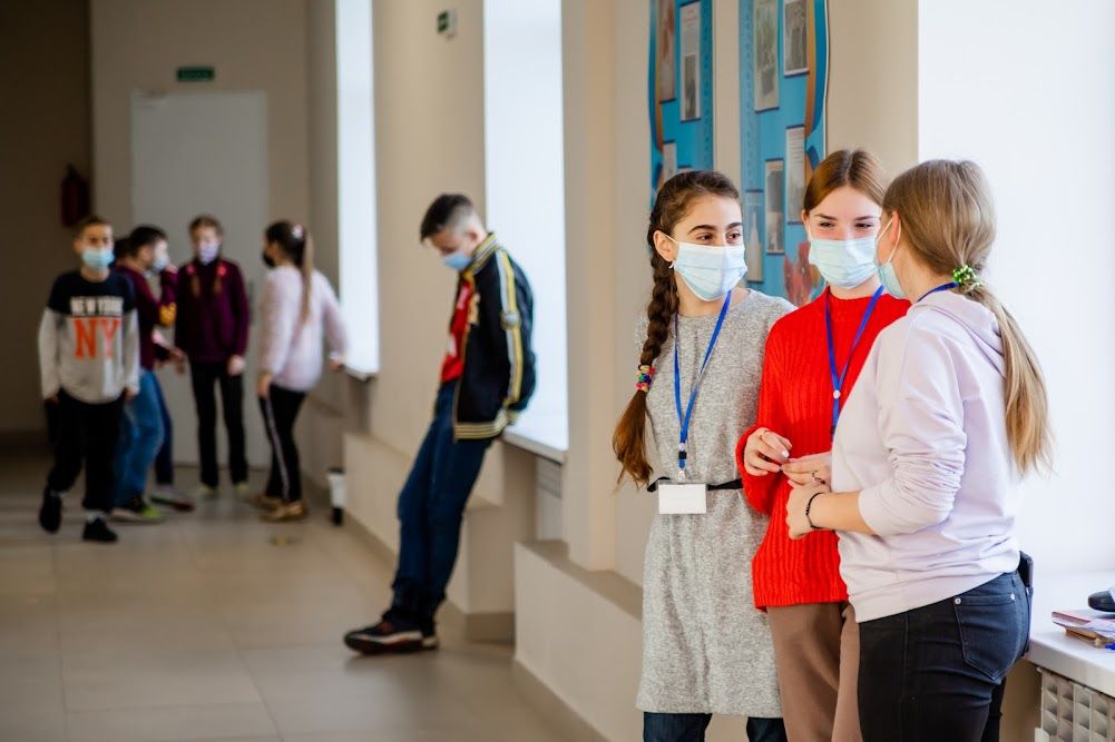 Теплое здание, разноцветные классы, уютный детский сад: как работает модернизированная школа №104 в Днепре