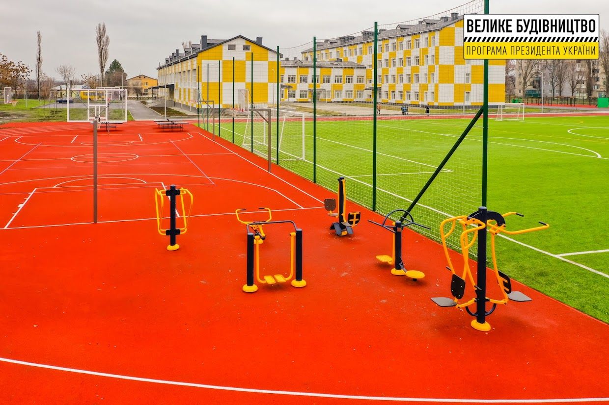 В Перещепино обновили стадион школы №1