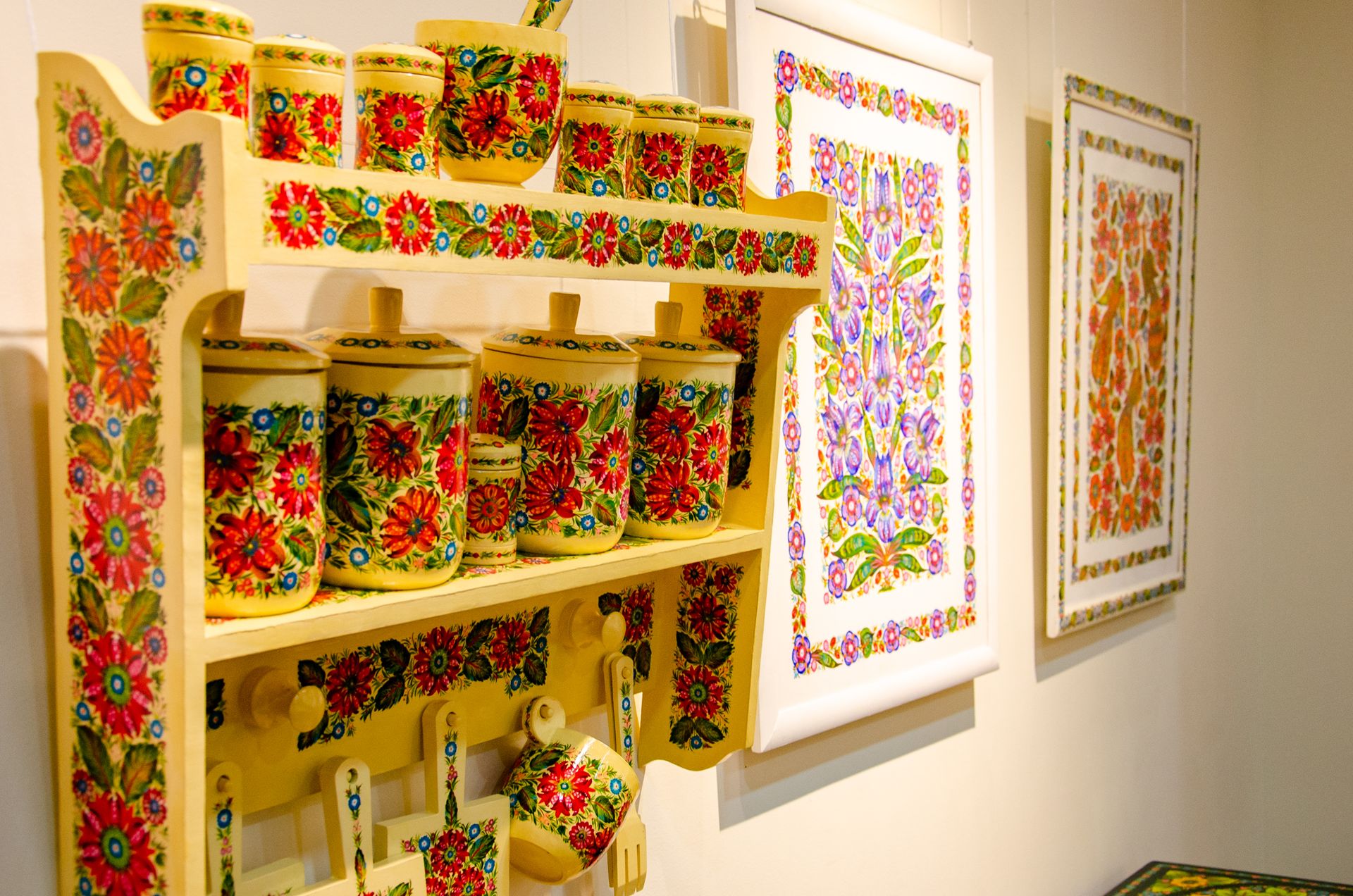 В Днепровском музее украинской живописи стартовала культурно-художественная акция «Праздничная Петриковка»