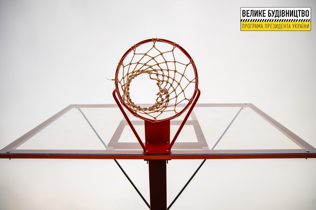 В Перещепино обновили стадион школы №1