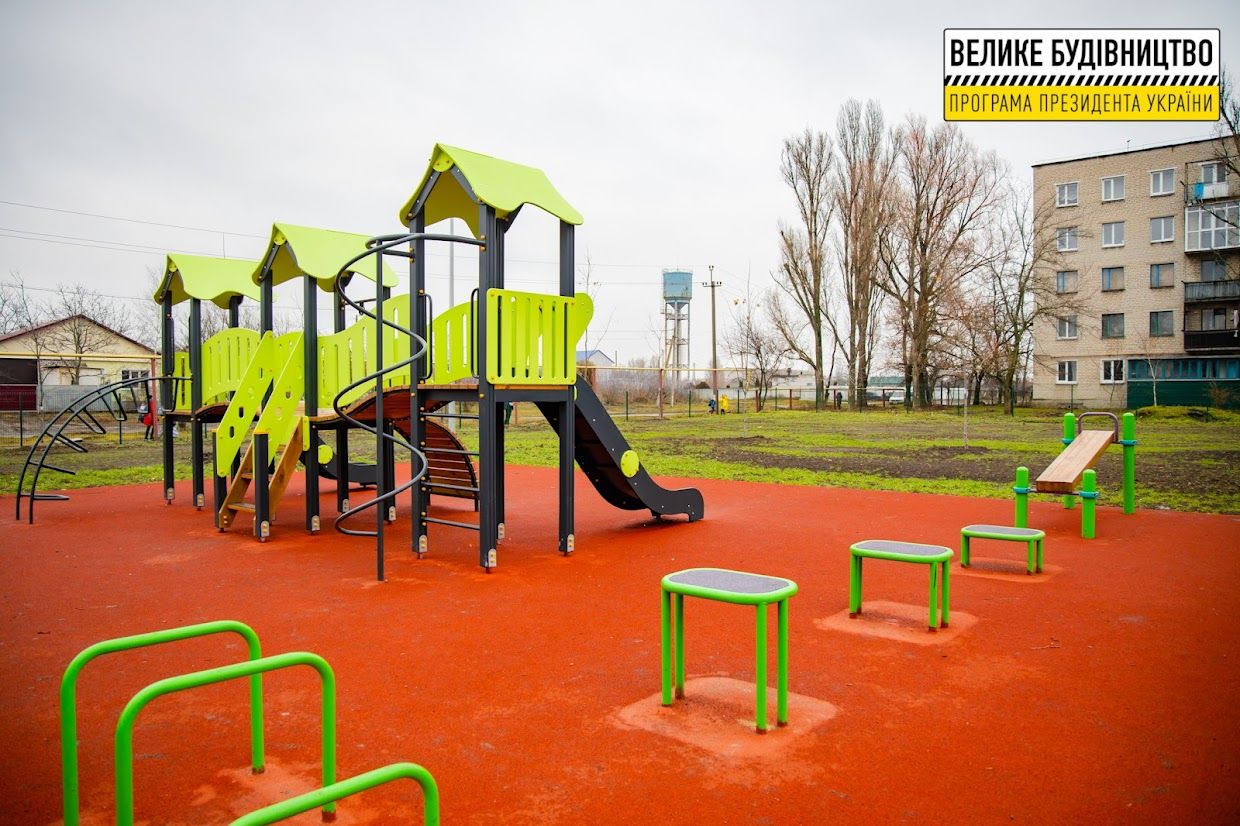 В Перещепино обновили стадион школы №1