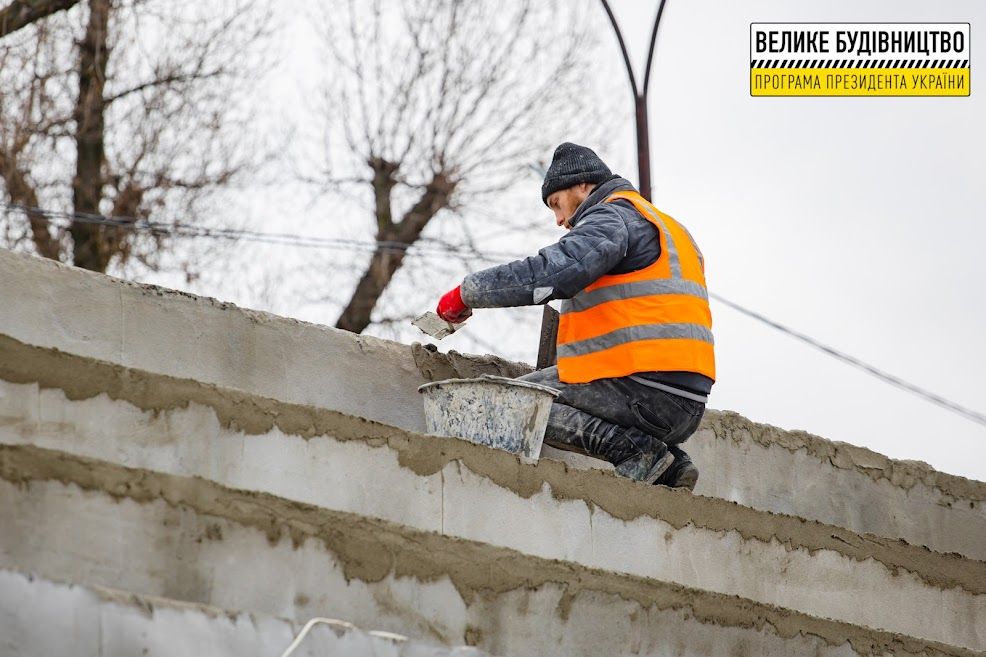 Главную спортивную арену Новомосковска обновляют впервые за полвека