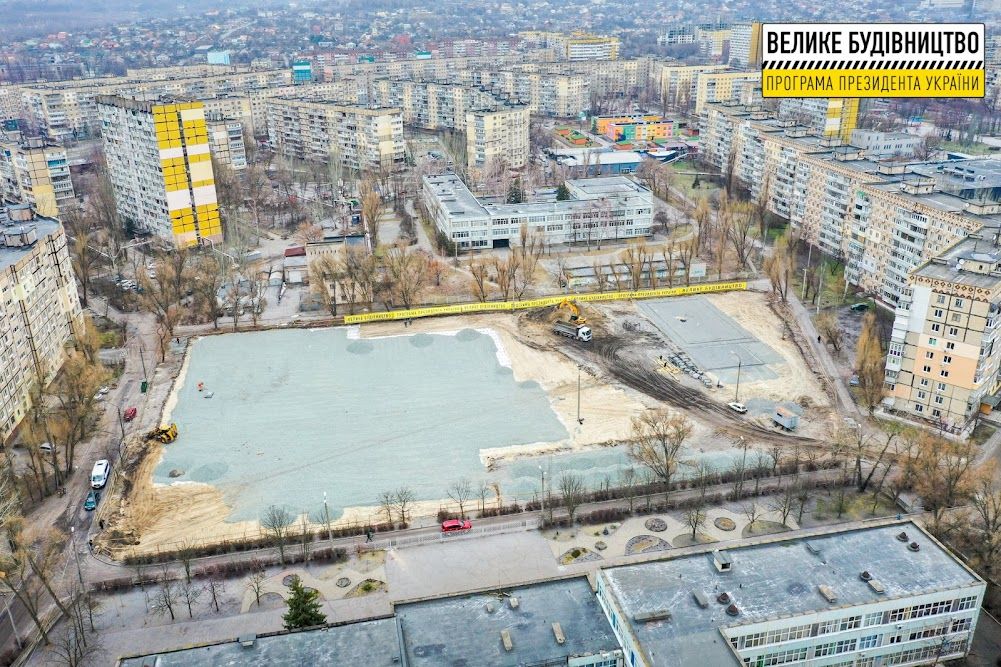 В Днепре рядом со школой №35 обустраивают современный стадион