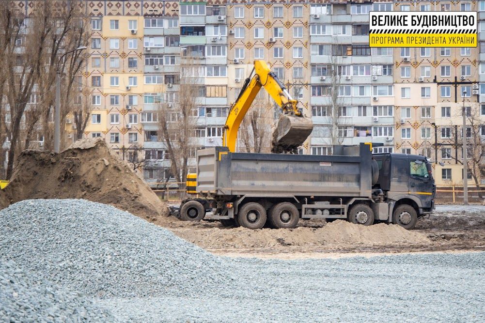 В Днепре рядом со школой №35 обустраивают современный стадион
