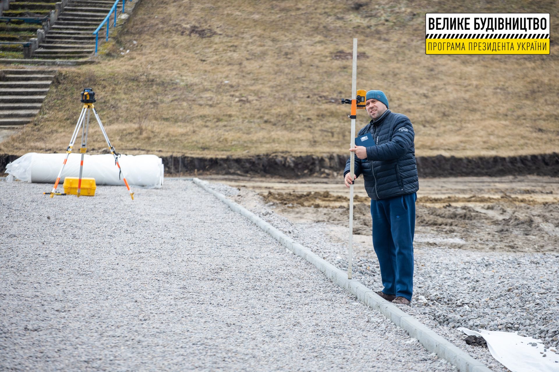 «Визитка» всей громады: в Царичанке обновляют стадион «Диброва»