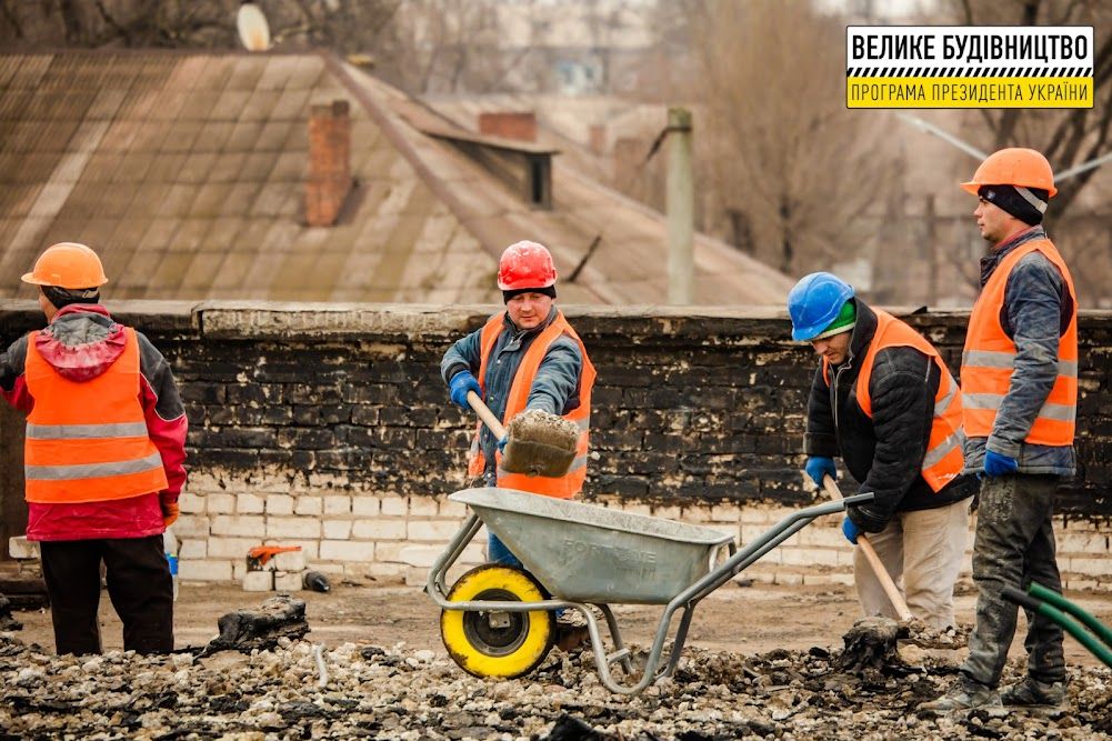 Криворожскую школу №4 превращают в стильную и безбарьерную