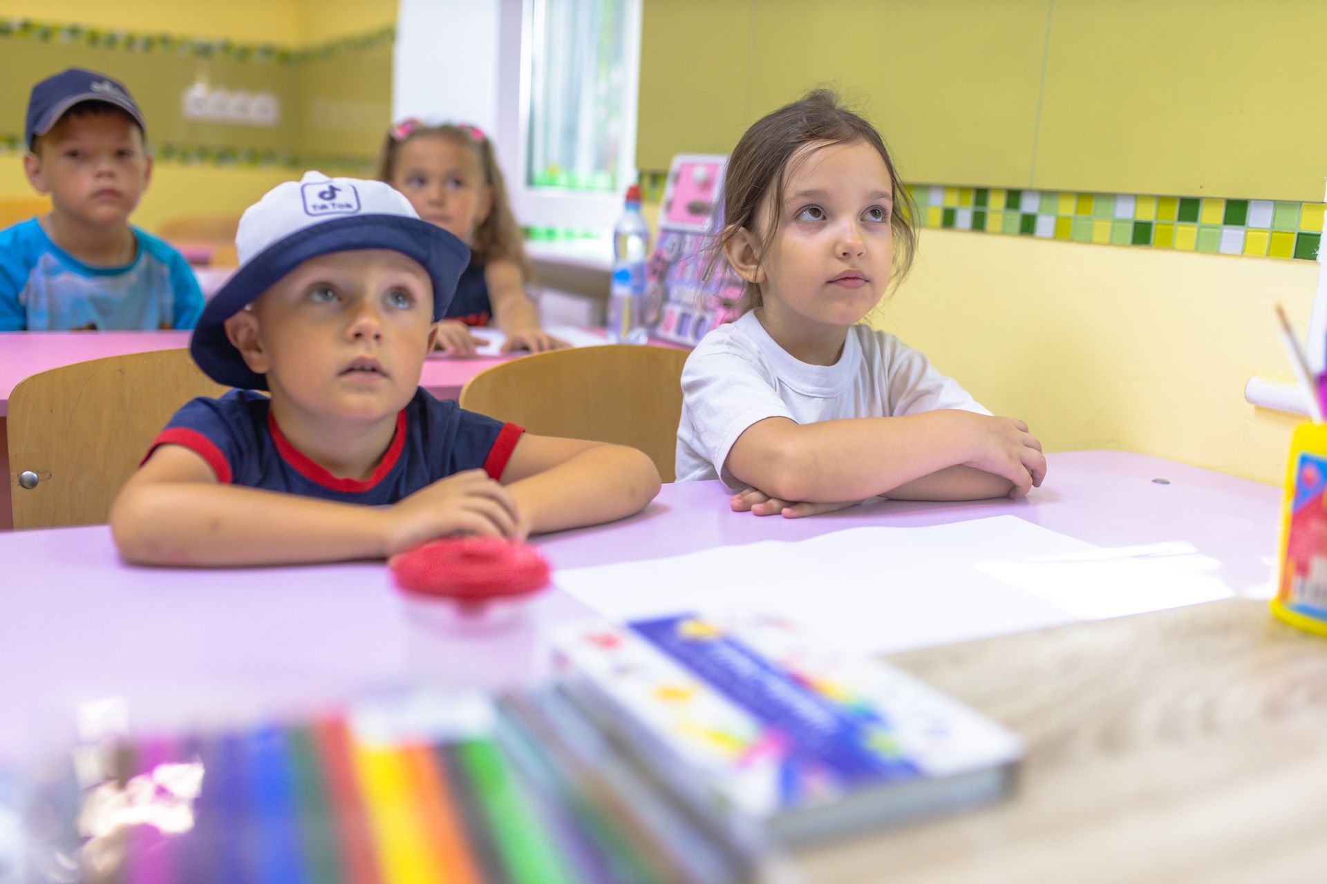 В Днепре для детей-переселенцев проводят бесплатные занятия