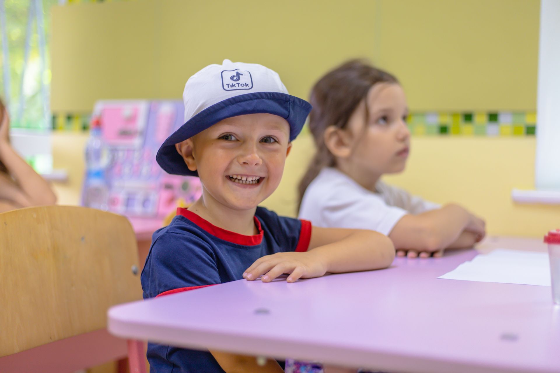 В Днепре для детей-переселенцев проводят бесплатные занятия