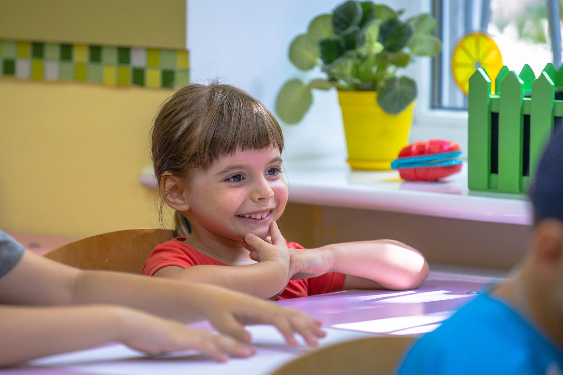 В Днепре для детей-переселенцев проводят бесплатные занятия