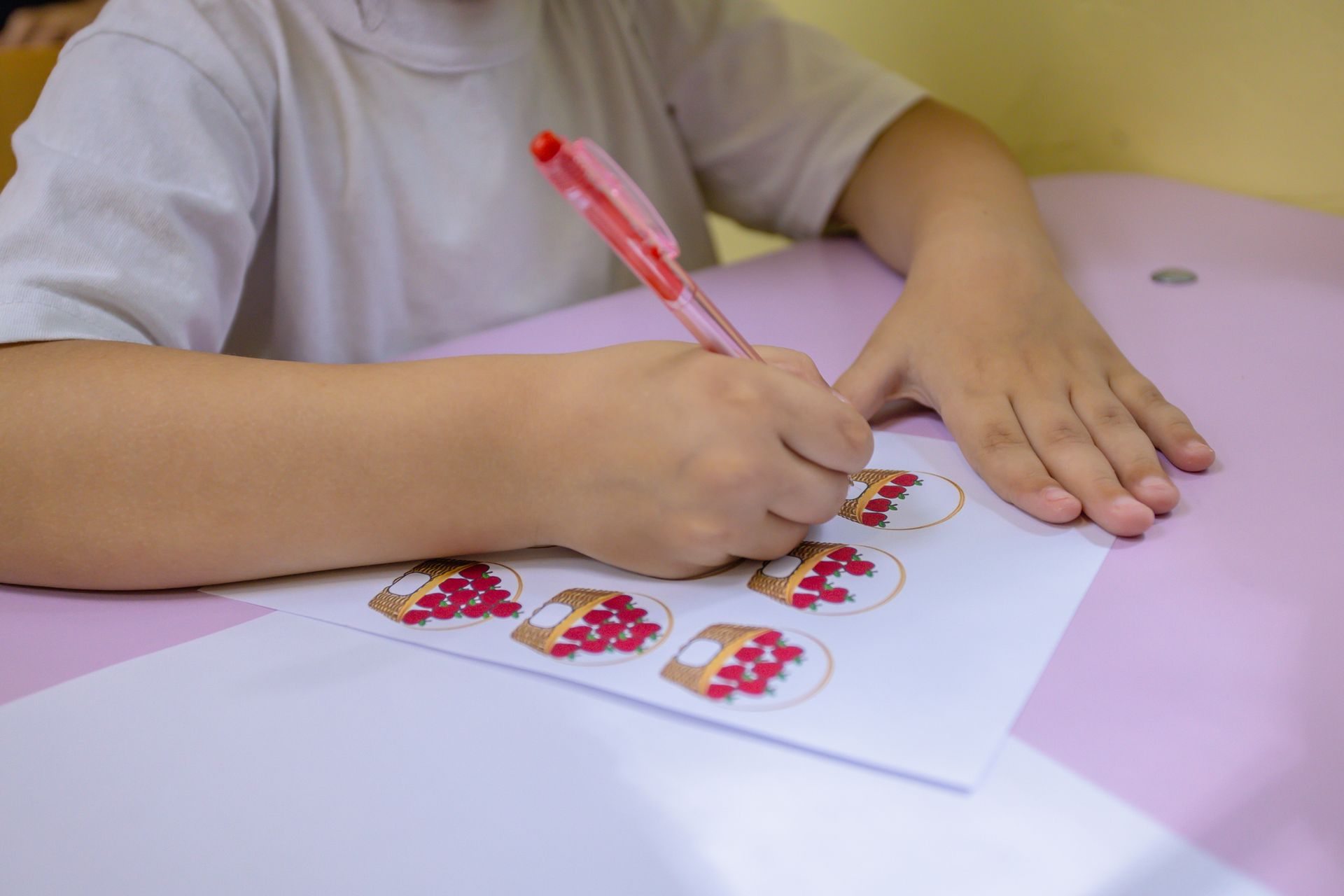 В Днепре для детей-переселенцев проводят бесплатные занятия