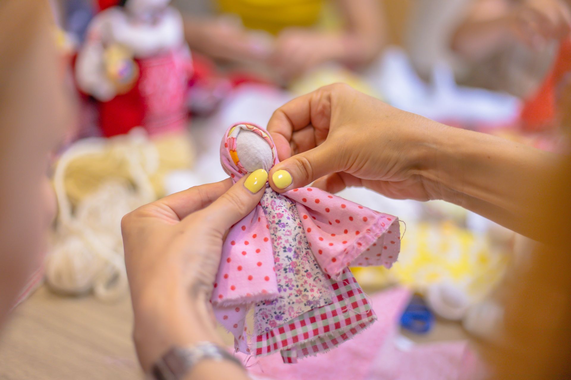 В Днепре для детей-переселенцев проводят бесплатные занятия