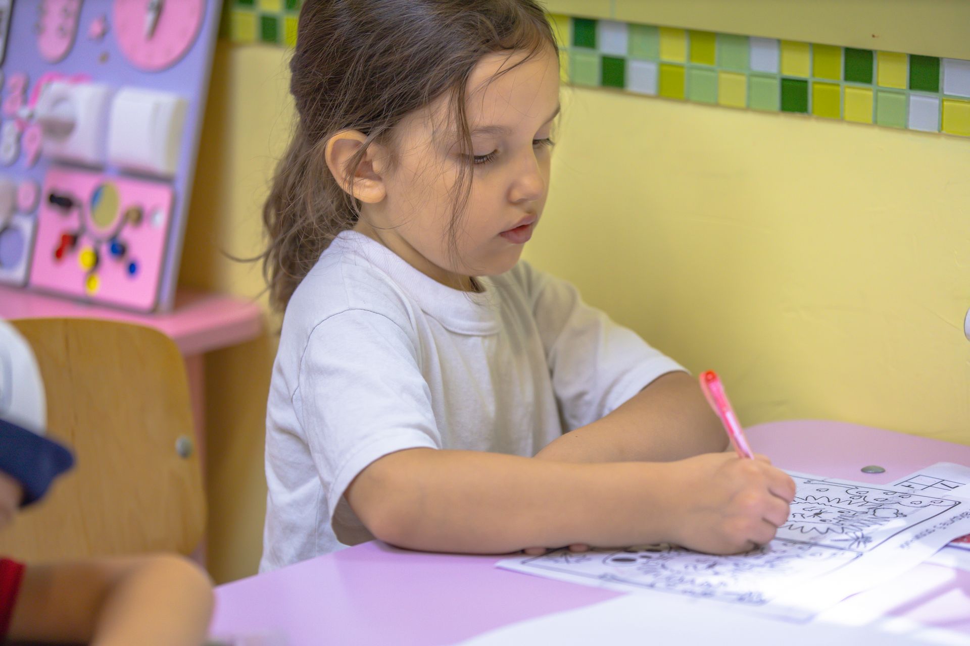 В Днепре для детей-переселенцев проводят бесплатные занятия