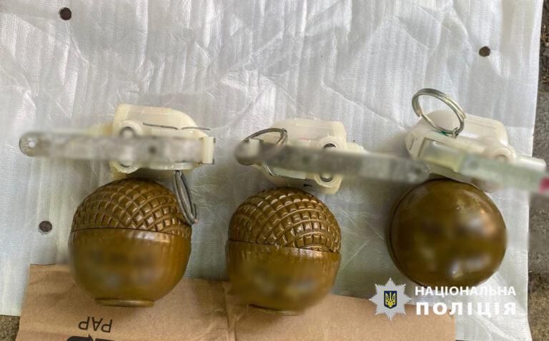 Двоє жителів Дніпра надсилали до Одеси посилки з гранатами і заробляли на цьому