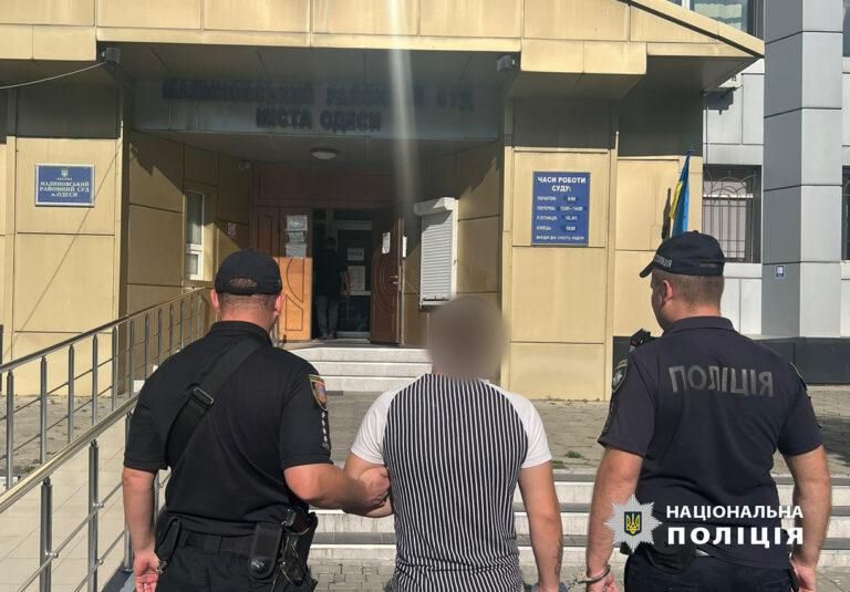 Двоє жителів Дніпра надсилали до Одеси посилки з гранатами і заробляли на цьому