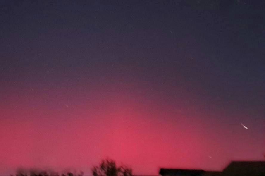 В небе над Днепром в третий раз за год появилось "северное сияние": волшебные фото