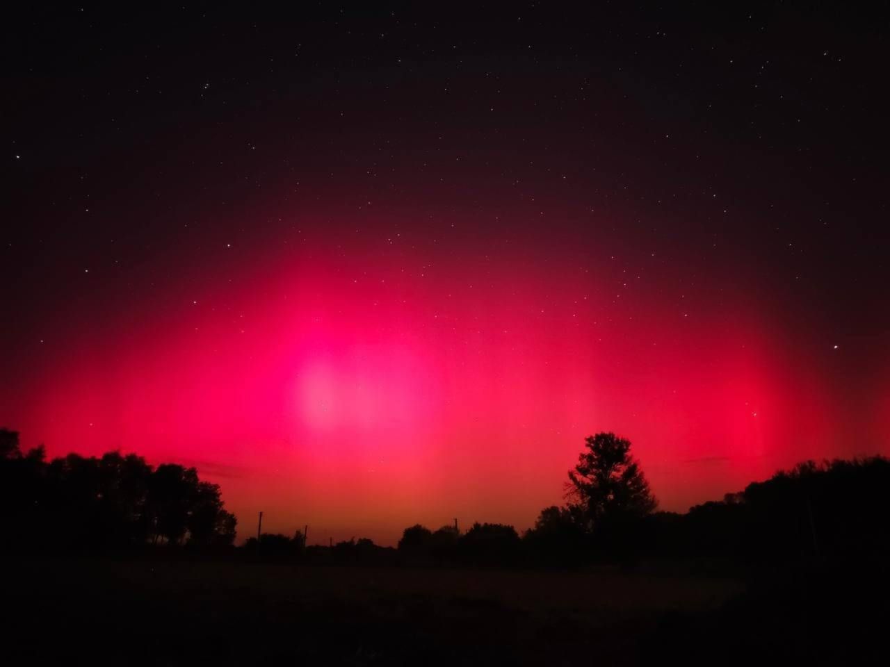В небе над Днепром в третий раз за год появилось "северное сияние": волшебные фото
